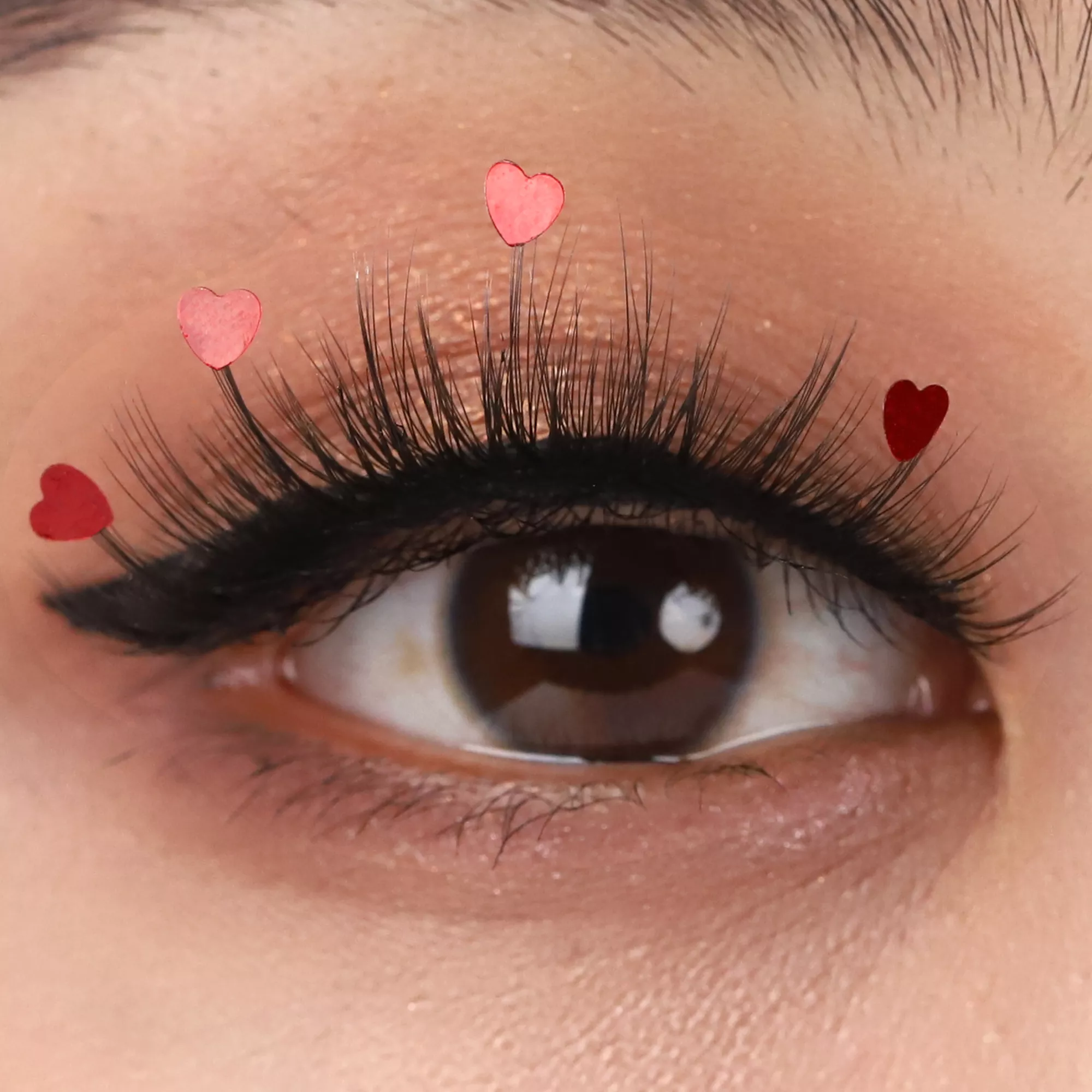 ປະຫວັດຂອງ eyelashes faux ທີ່ທ່ານອາດຈະຮູ້